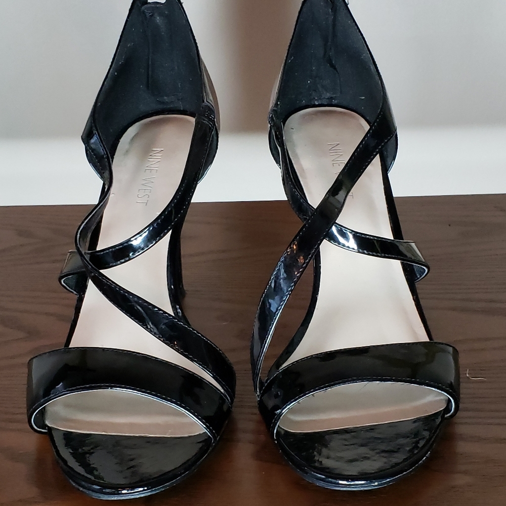 Pre-Owned Black Patent Leather Heels.
